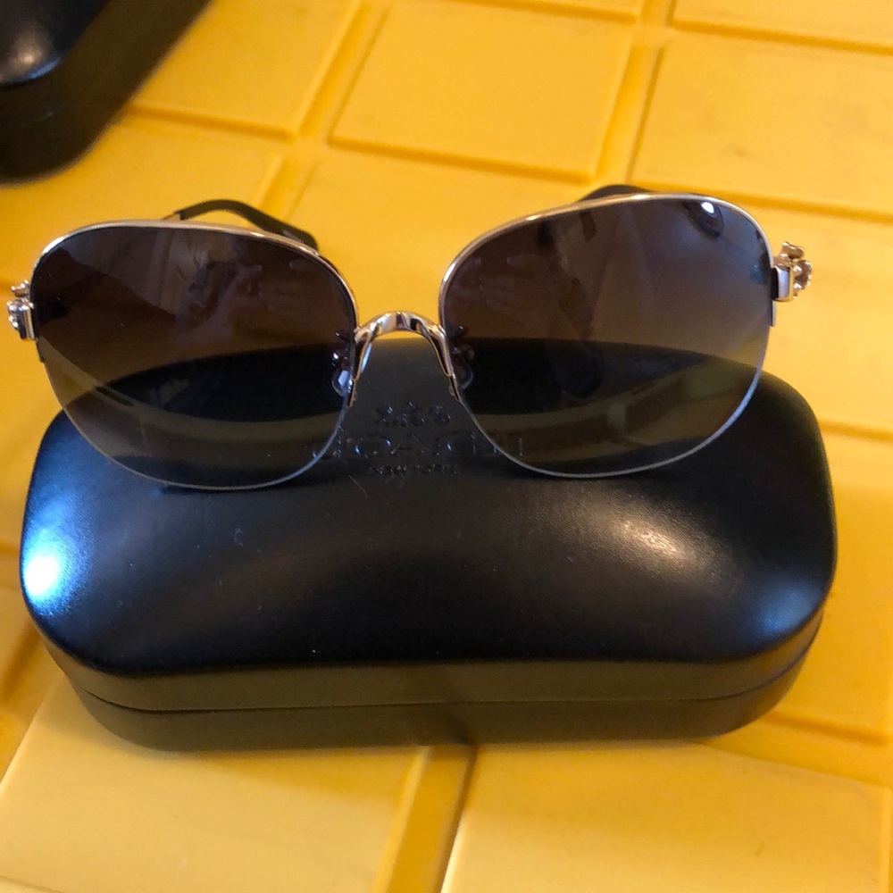 Coach sunglasses with flower detail